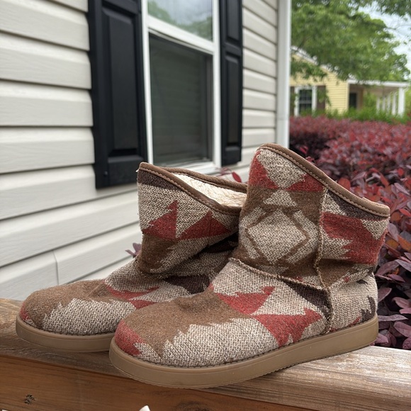 • Indigo Rd. “Aylee” Short OTA (Over The Ankle) Booties - Picture 2 of 9